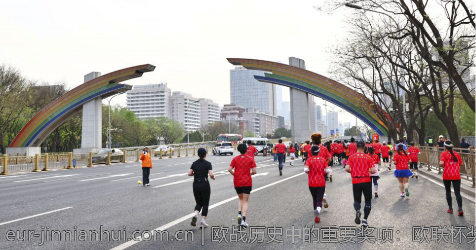 欧战历史中的重要奖项：欧联杯奖杯的由来与演变